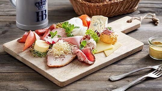 brotzeitplatte-wurst-käse-hofbraeu-steinertor-restaurant-speisekarte-krems